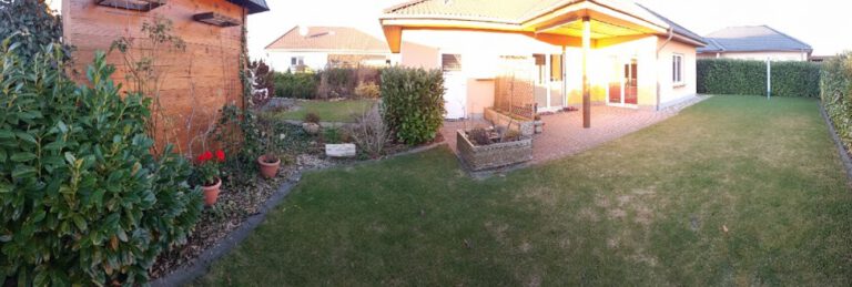 Garten- und Terrassenansicht eines Bungalows in Neu Broderstorf – Referenzobjekt 5518.