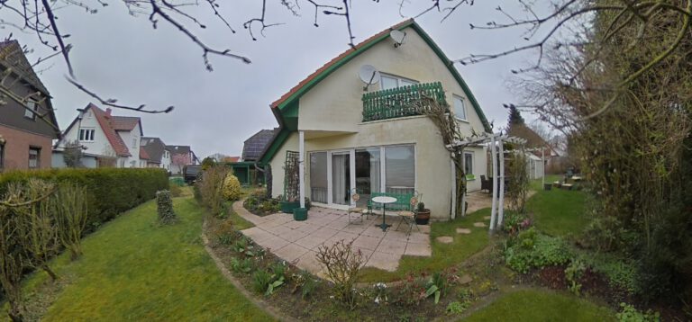 Außenansicht eines Einfamilienhauses in Buchholz (Ziesendorf) im grünen Umfeld.