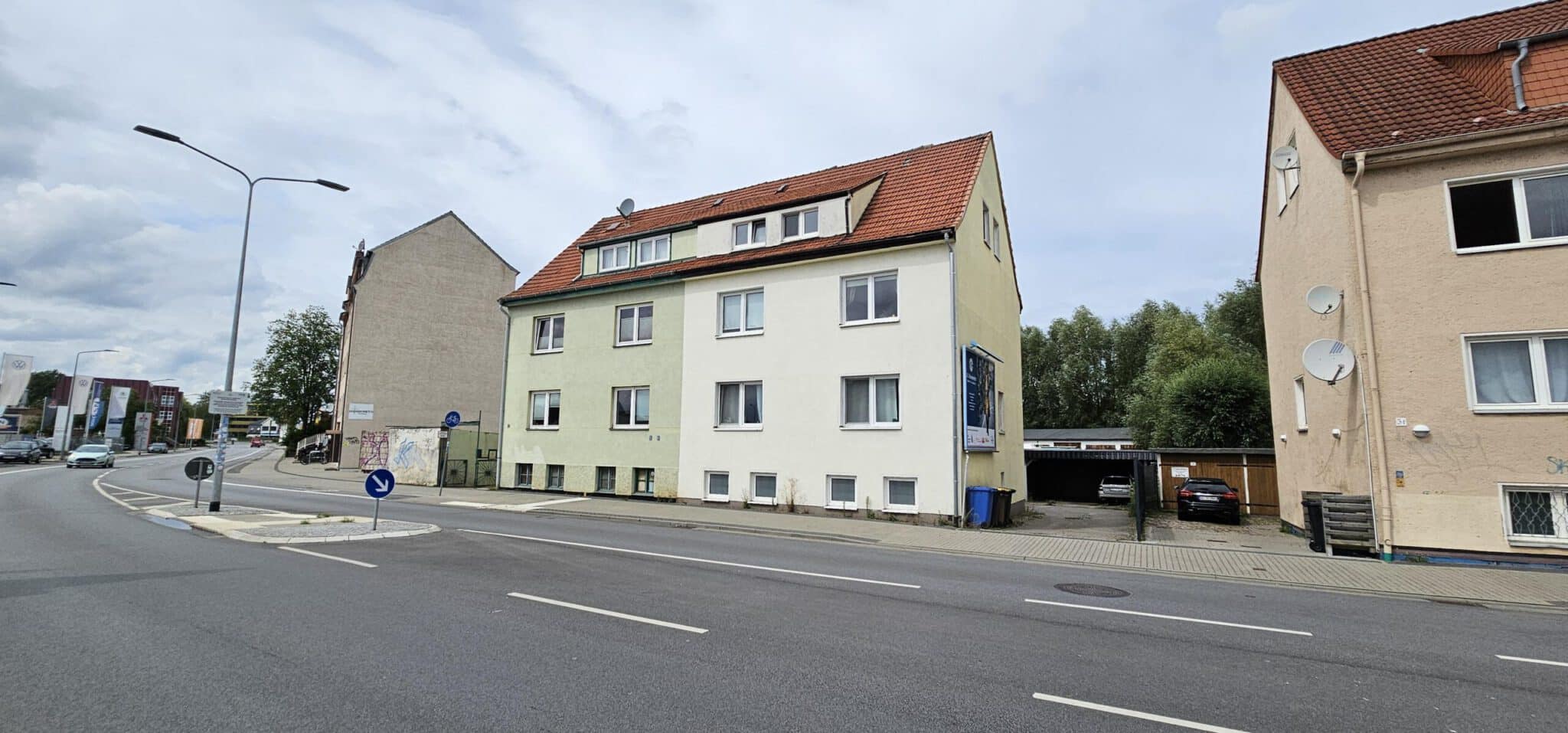 Straßenansicht eines Mehrfamilienhauses in Rostock – Referenzobjekt 5727.