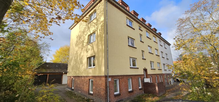 Außenansicht eines Mehrfamilienhauses im Tweelviertel (KTV) in Rostock – Referenzobjekt 5736.