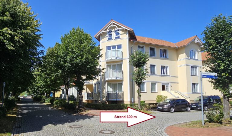 Straßenansicht einer Wohnanlage in Graal-Müritz, strandnah