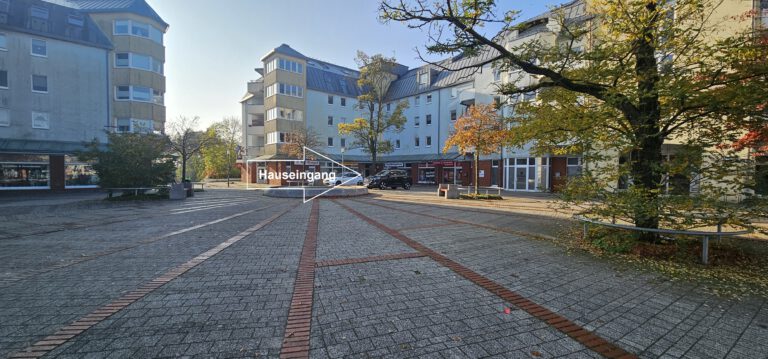 Wohnanlage in Rostock-Toitenwinkel mit Blick zum Hauseingang