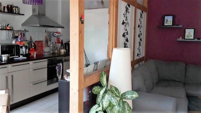 Wohnküchenbereich mit Raumteiler der Mietwohnung in Rostock-Stadtmitte – Referenzobjekt 5427 – Büchel Immobilien Rostock