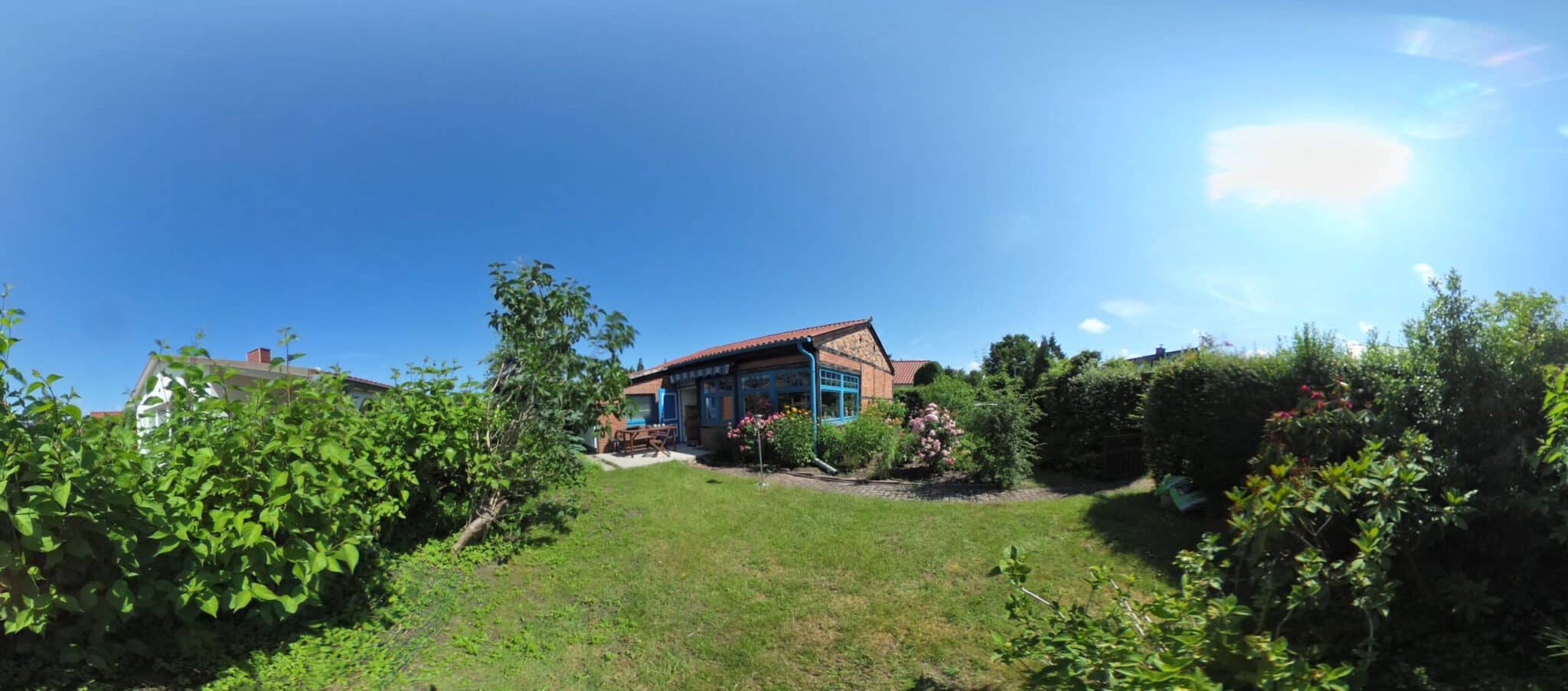 Gartenansicht eines möblierten Ferien-Bungalows in Graal-Müritz (Pappelweg, ohne Hausnummer) – Referenz 5647