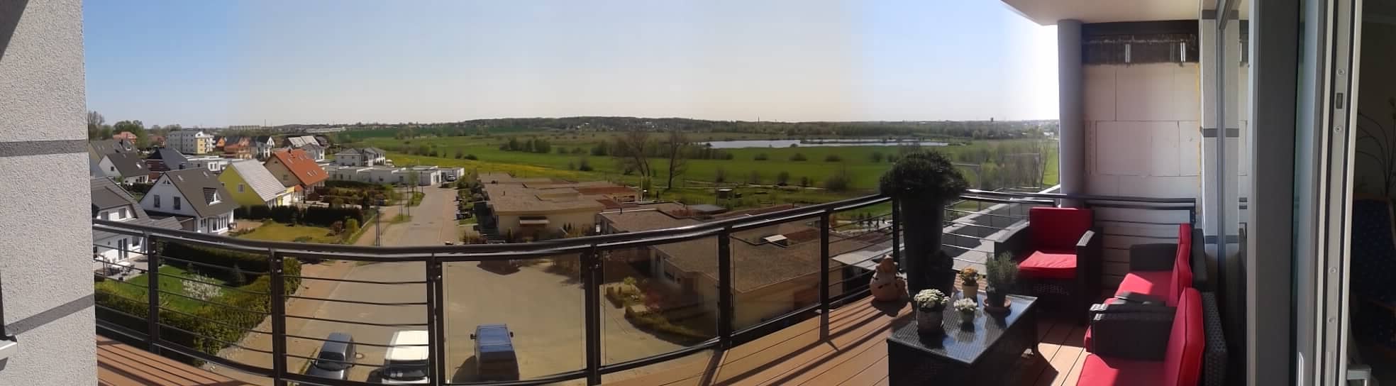 Panorama-Ausblick vom Südbalkon einer Eigentumswohnung in Rostock (Alt Bartelsdorf/Dierkow-Ost) – Referenz 604