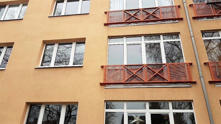 Rückansicht des Mehrparteienhauses in Rostock-Reutershagen (Goerdelerstraße) – Referenzobjekt 5537 – Büchel Immobilien Rostock