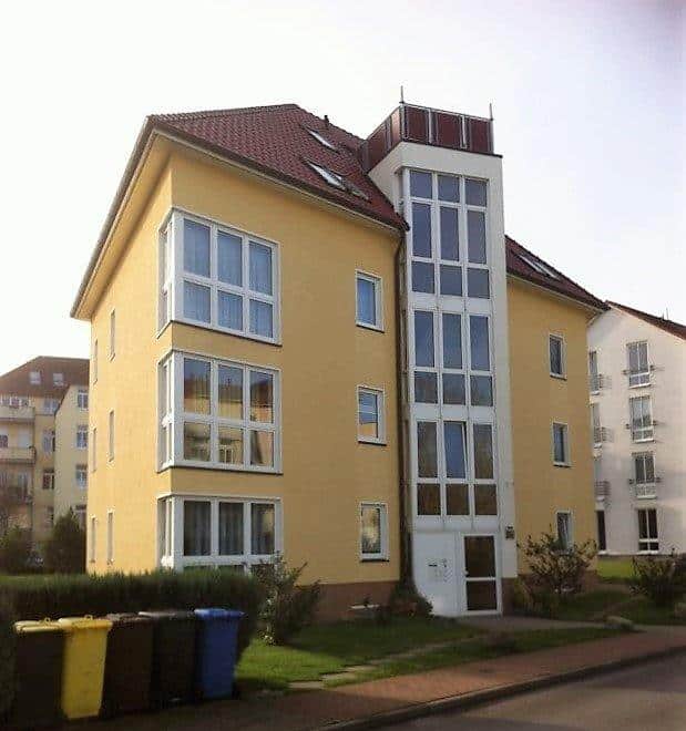 Außenansicht des Mehrparteienhauses in Rostock-Gehlsdorf (Drostenstraße) – Referenzobjekt 5509 – Büchel Immobilien Rostock