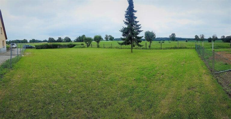 Baugrundstück im Apfelweg in Hinrichshagen bei Greifswald mit ebenem Rasen und freiem Blick ins Umland – Referenzobjekt 5574 – Büchel Immobilien Rostock