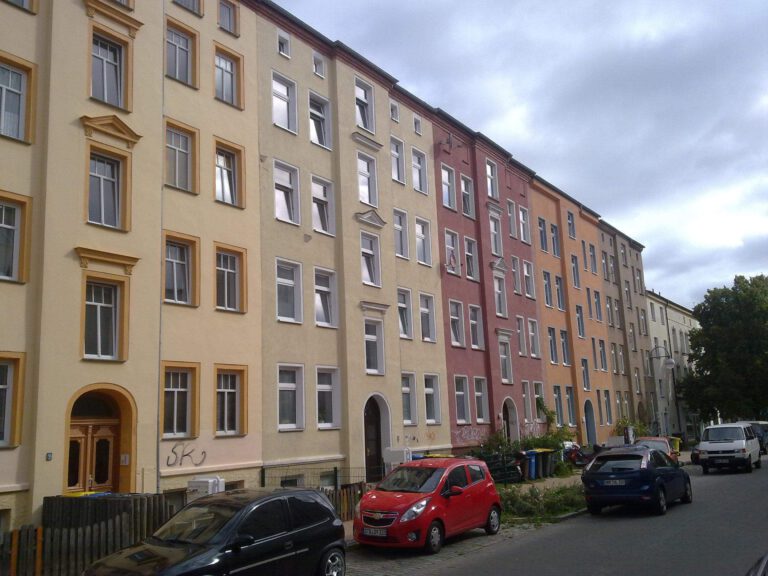 Straßenseitige Außenansicht des Mehrfamilienhauses in der Kröpeliner-Tor-Vorstadt Rostock – Referenzobjekt 5153 – Büchel Immobilien Rostock