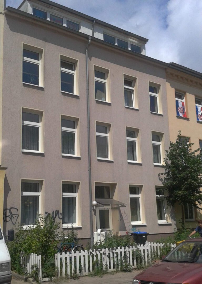 Außenansicht des Mehrfamilienhauses in Rostock-KTV (Kröpeliner-Tor-Vorstadt) – Referenzobjekt 5538 – Büchel Immobilien Rostock