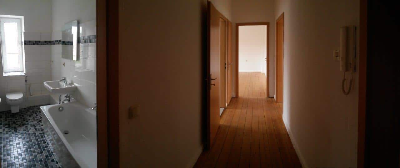 Flur mit Blick ins Bad der Mietwohnung in Rostock-Reutershagen – Referenzobjekt 5424 – Büchel Immobilien Rostock