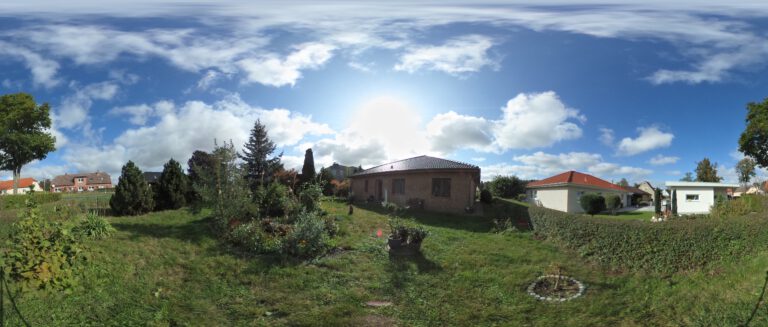 Panorama-Gartenansicht des Bungalows in Tessin OT Vilz (Gnoiener Chaussee) – Referenzobjekt 5659 – Büchel Immobilien Rostock