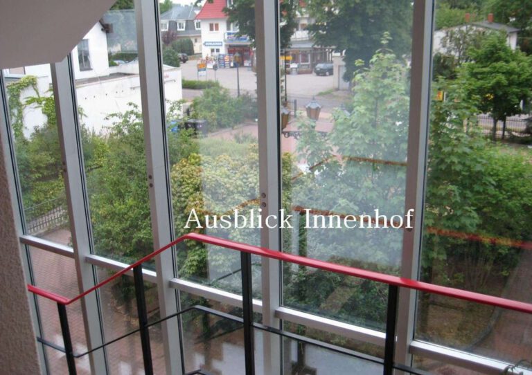 Ausblick vom Treppenhaus einer Eigentumswohnung in Nienhagen (18211) – Referenzobjekt 146.