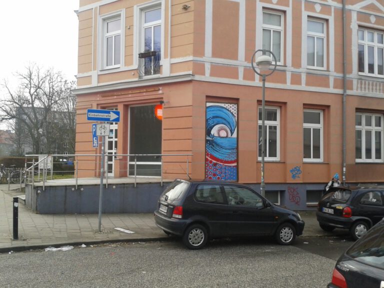 Eckgebäude Ulmenstraße am Saarplatz in der KTV Rostock – Gewerbeeinheit im Erdgeschoss, diskrete Referenz, Referenzobjekt 384.