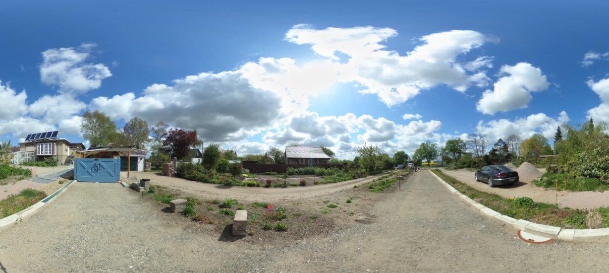 Panoramablick auf das Baugrundstück in Tessin mit Obstbaumbestand – Referenzobjekt 5643 – Büchel Immobilien Rostock