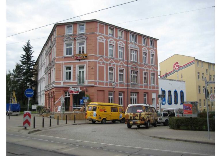 Saniertes Mehrfamilienhaus mit Gewerbeeinheit in der KTV Rostock – Eckansicht Ulmenstraße