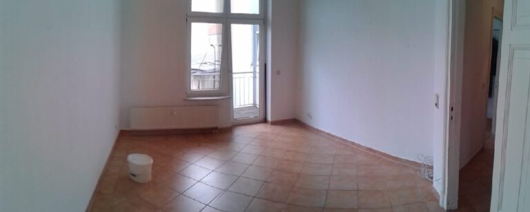 Zimmer mit Fliesenboden und Balkontür in Rostock KTV (18057) – Referenzobjekt 5193.